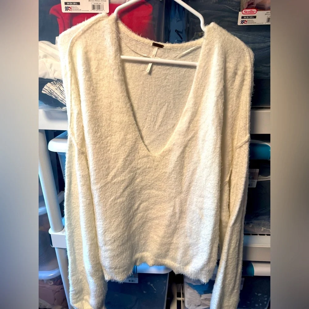 Free People Cream White V Neck Sweater - Large - Picture 1 of 3